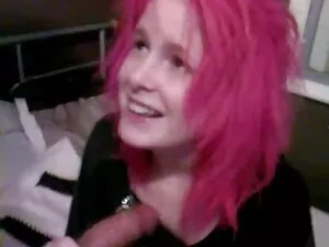 Chloe memberikan fil ...